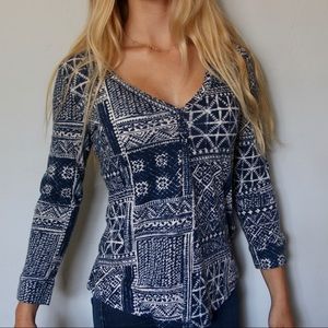 lucky brand soft v-neck patterned blue shirt